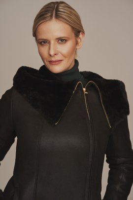 Shearlingjacka dam svart med huva – Elegant vinterjacka i lammnappa