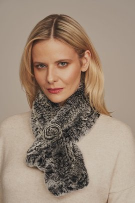 Halsduk gjord av naturlig grå chinchillapäls