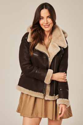 Brun shearling damjacka med huva – kort skinnjacka i lammskinn